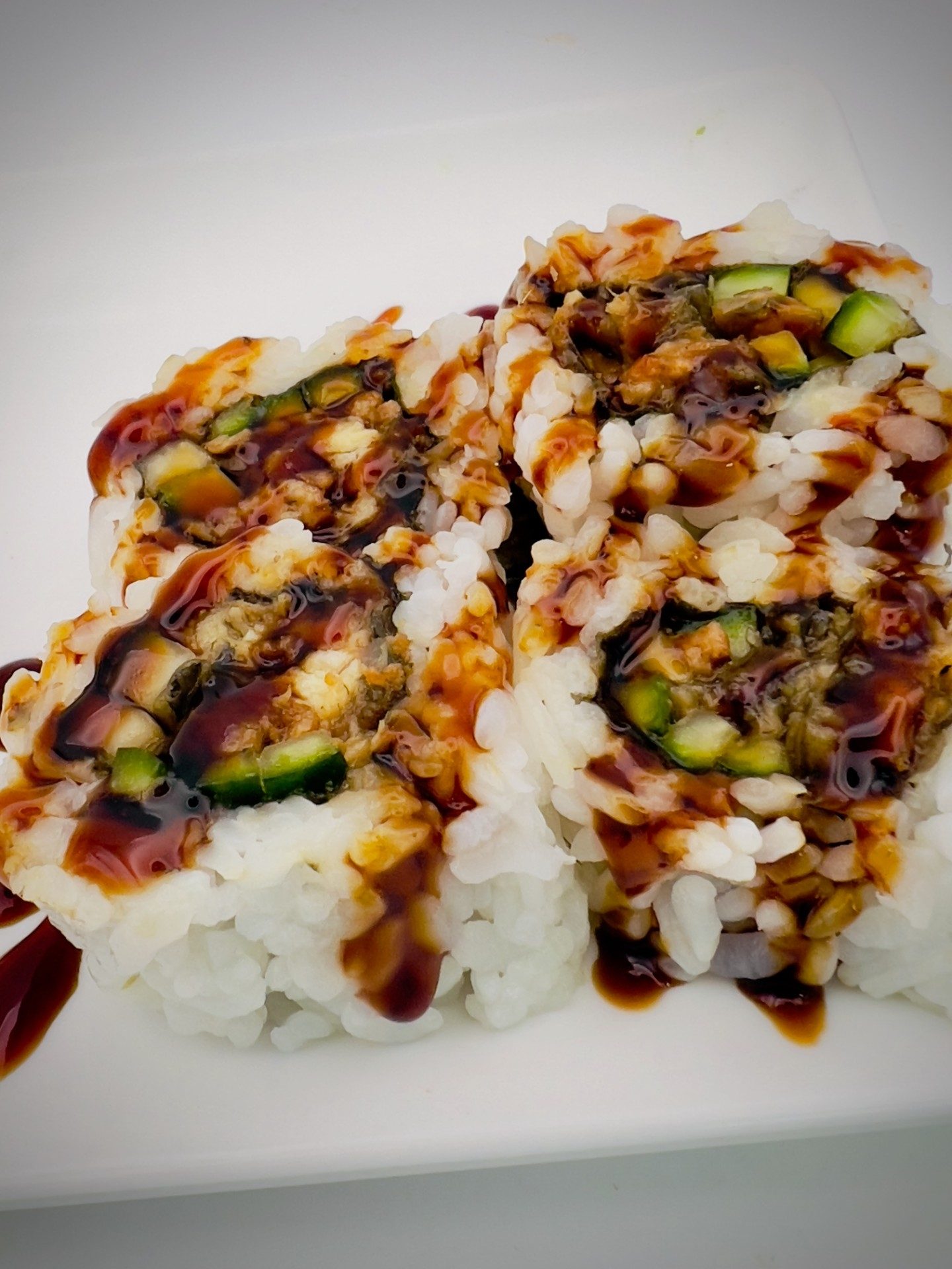 (Off) Eel+cucumber roll.