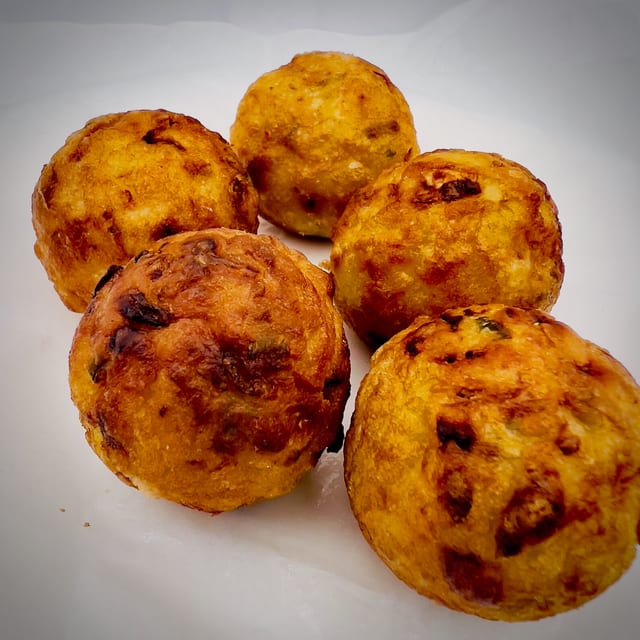 Takoyaki (octopus balls - 5 pcs).